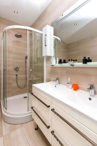 Апартаменты Apartments Sofija Будва Апартаменты с 2 спальнями и видом на море-5